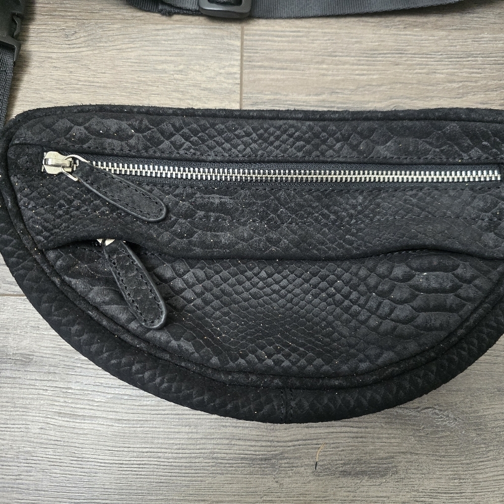 Global Generation Leather Fanny Bum Bag Black Snake Embossed Textured Travel - Picture 2 of 10